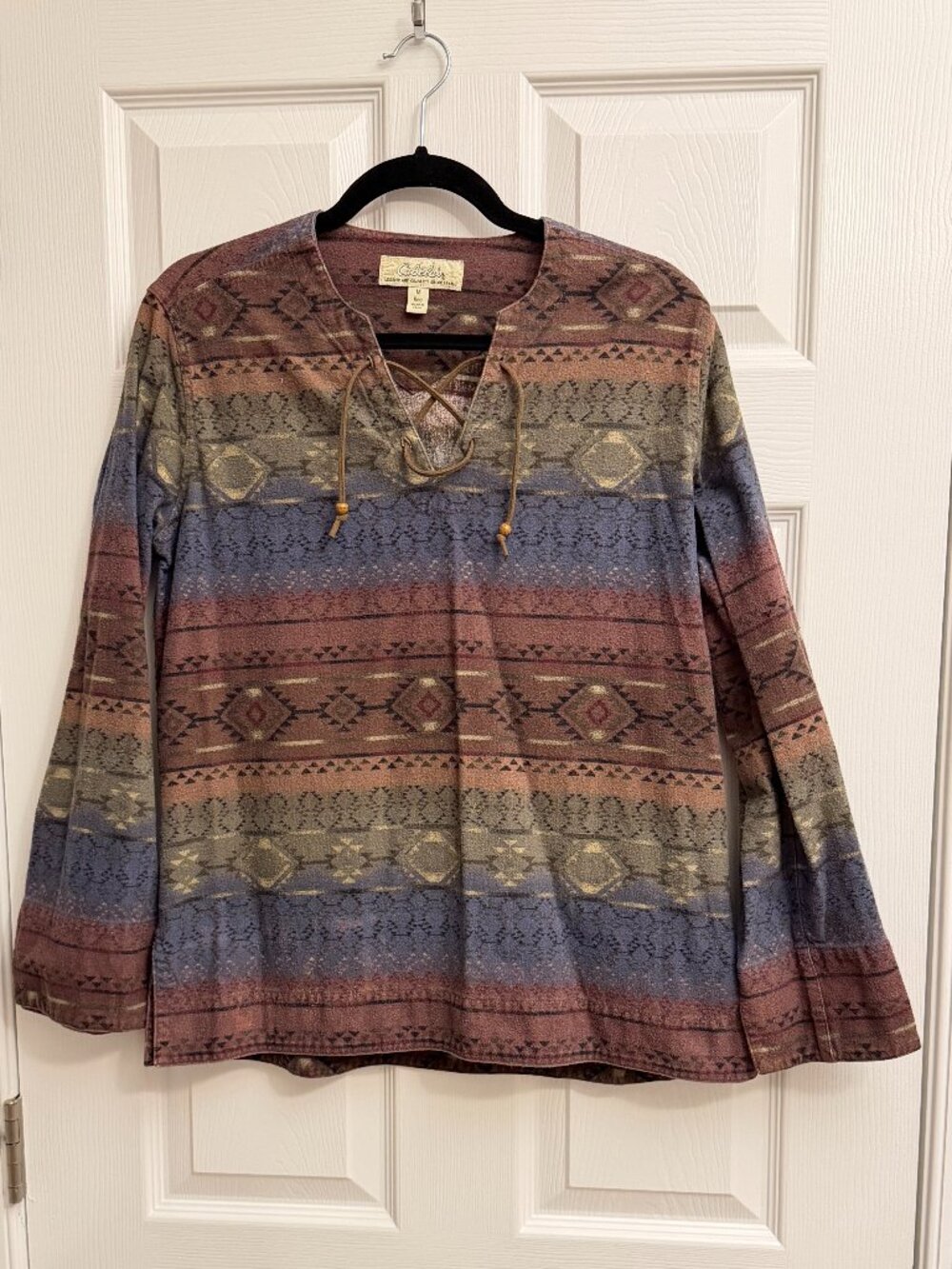 CABELA'S Southwest/Aztec design split-neck woman's top (M)
